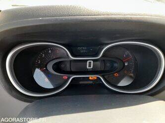 2017-renault-trafic-1460132-47644447