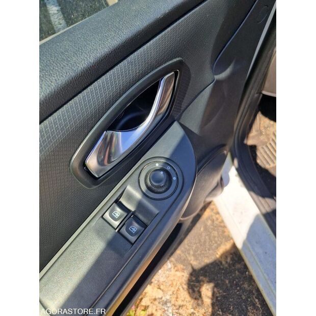 2016 Renault Clio-47661732