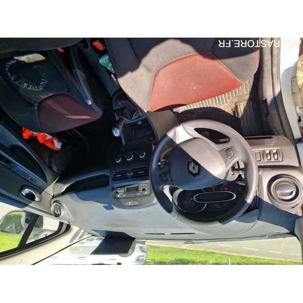 2016 Renault Clio-47661733