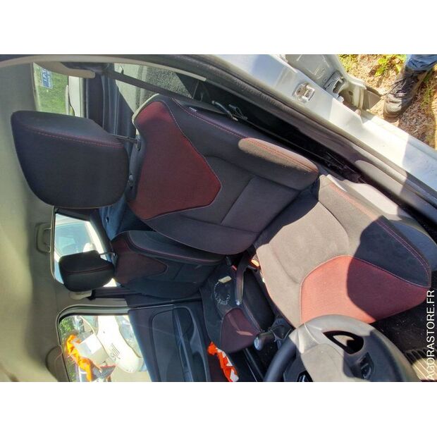 2016 Renault Clio-47661734