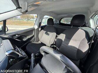 2020-peugeot-208-1460332-47662236