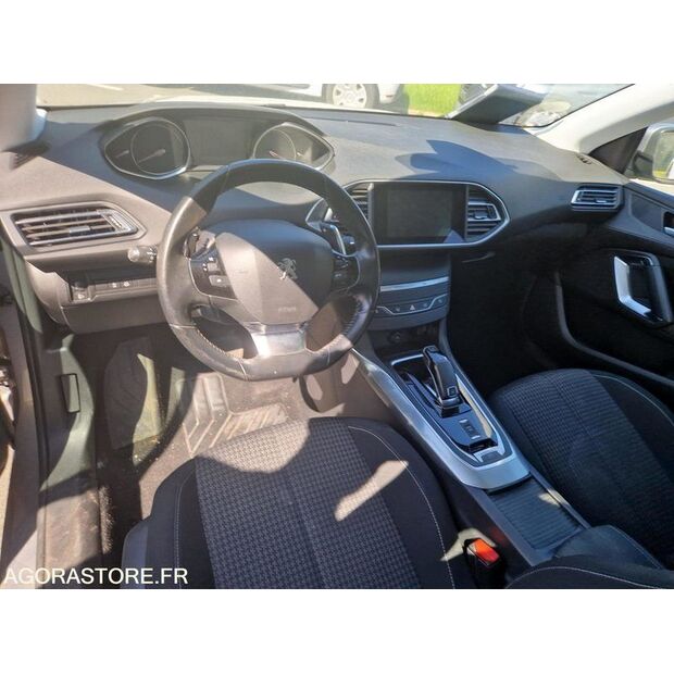 2021 Peugeot 308-47662659