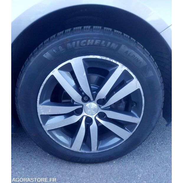 2019 Peugeot 308-47662882