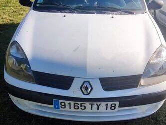 2005-renault-clio-1460359-47663013