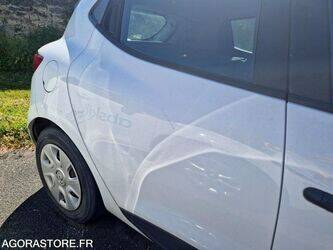renault-clio-1460360-47663030