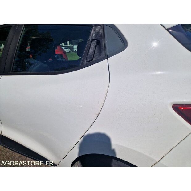 Renault Clio-47663036