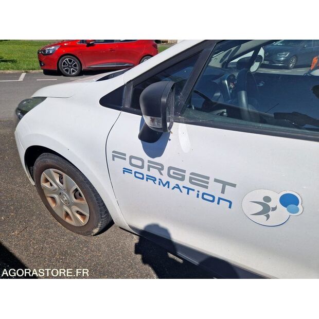 Renault Clio-47663038