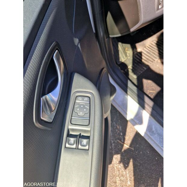 Renault Clio-47663039