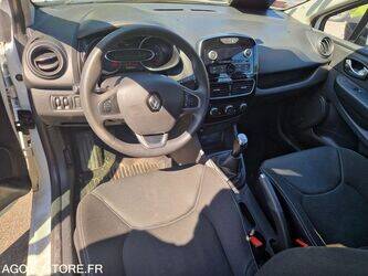 renault-clio-1460360-47663040