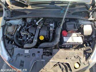 renault-clio-1460360-47663044