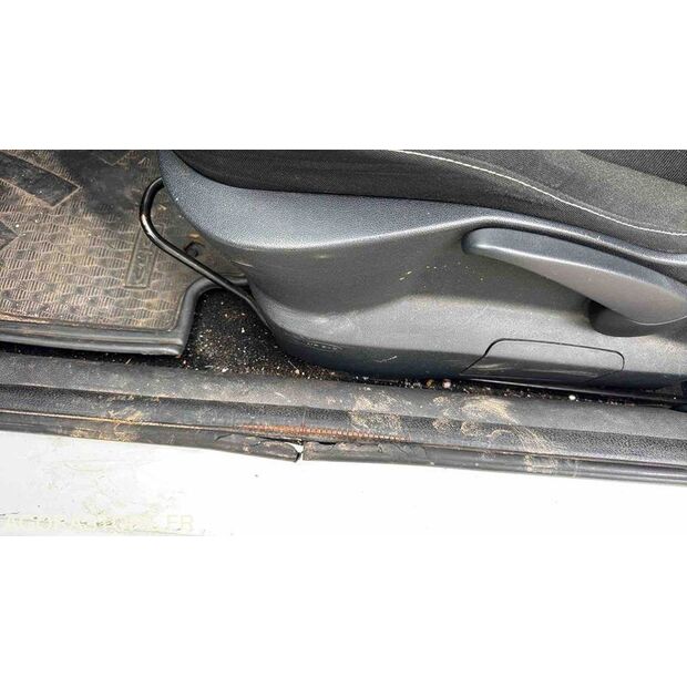 2013 Renault Clio-47663077