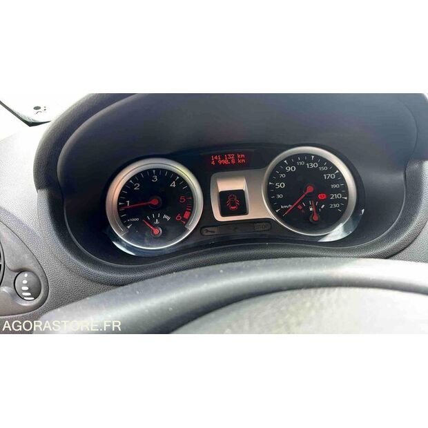 2013 Renault Clio-47663092
