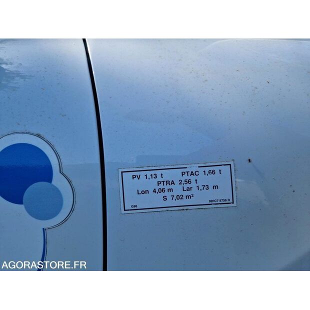 2016 Renault Clio-47663102