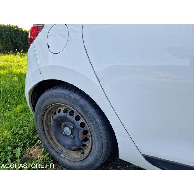 2016 Renault Clio-47663104