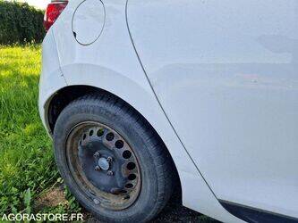 2016-renault-clio-1460362-47663104