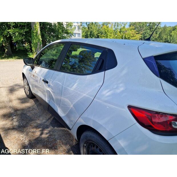 2016 Renault Clio-47663114