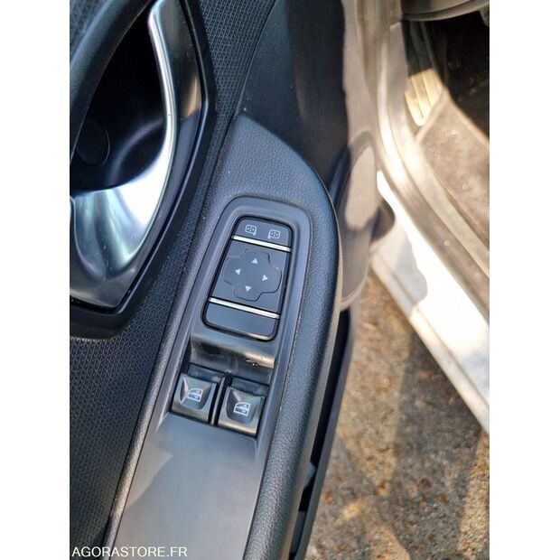 2016 Renault Clio-47663115