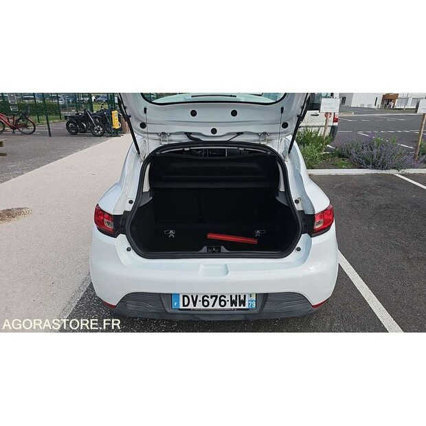 2015 Renault Clio-47663246