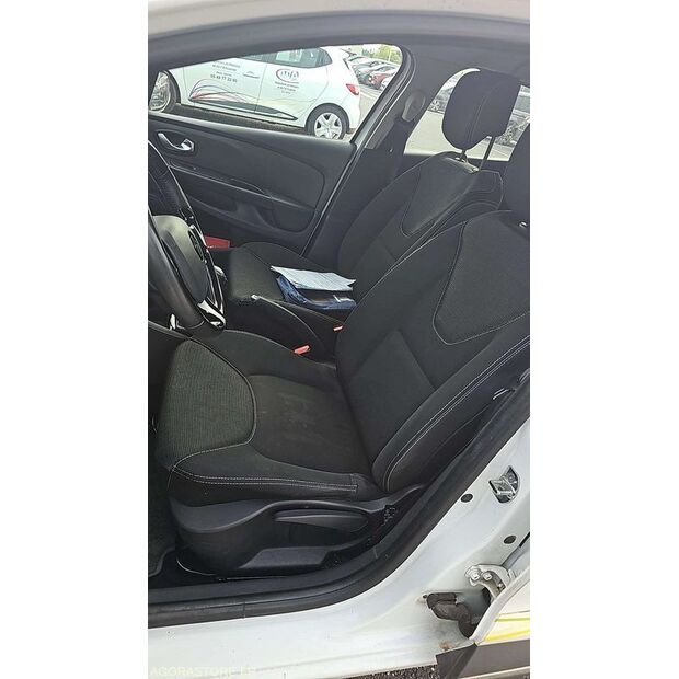 2015 Renault Clio-47663247
