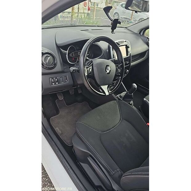 2015 Renault Clio-47663252