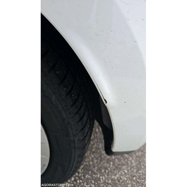2015 Renault Clio-47663254