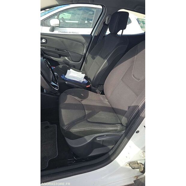 2015 Renault Clio-47663292
