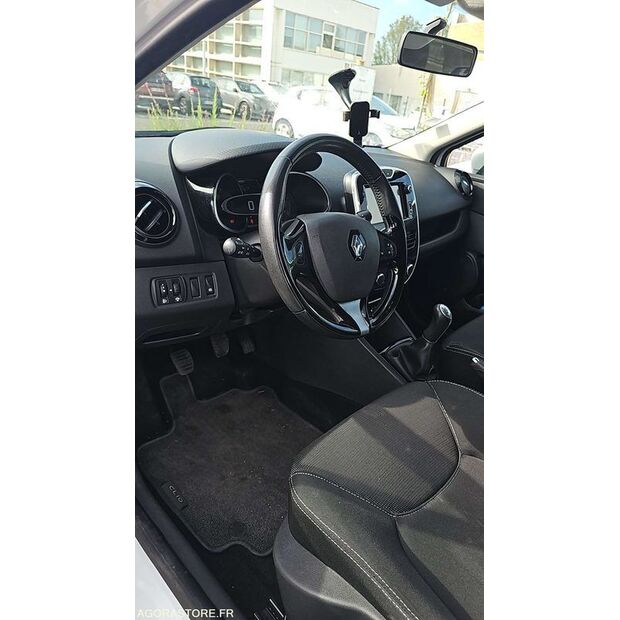 2015 Renault Clio-47663294