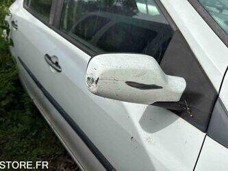 2008-renault-clio-1460370-47663358
