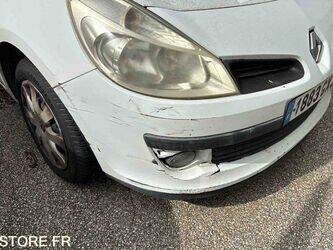 2008-renault-clio-1460370-47663360