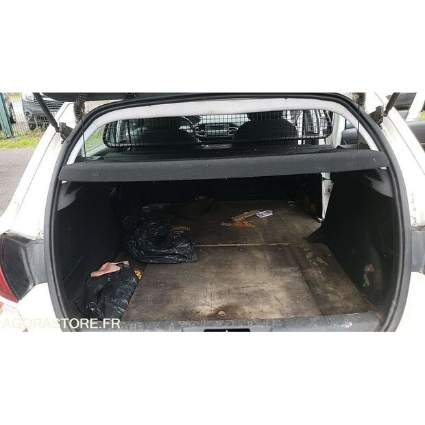 2016 Peugeot 308-47663496