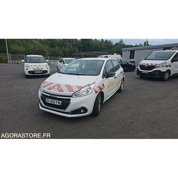 2015 Peugeot 208-47663579