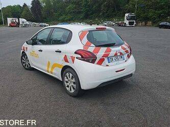 2015-peugeot-208-1460376-47663580