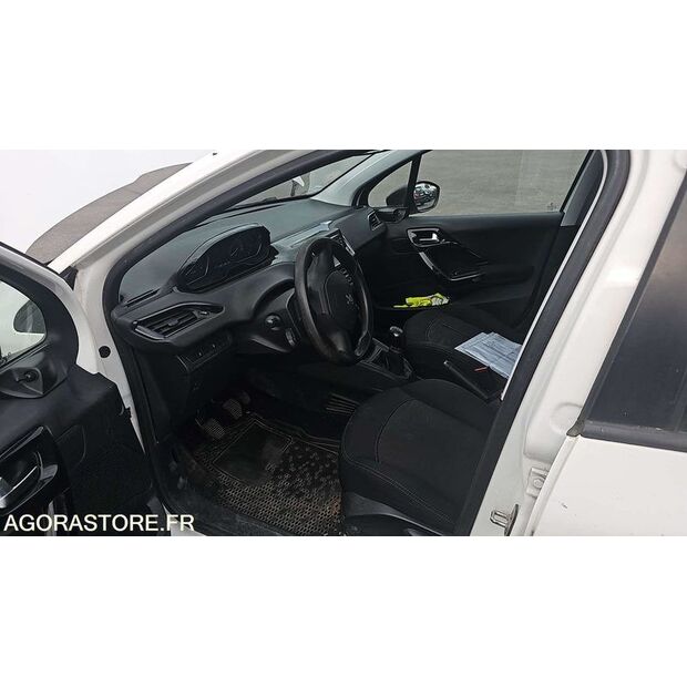 2015 Peugeot 208-47663586
