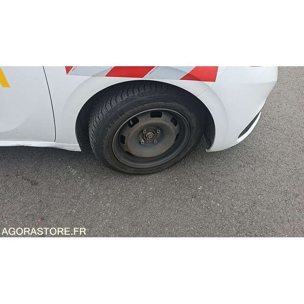 2015 Peugeot 208-47663590