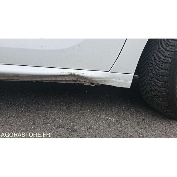 2015 Peugeot 208-47663592