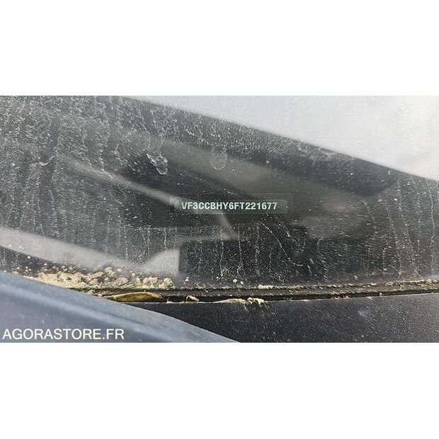 2015 Peugeot 208-47663596