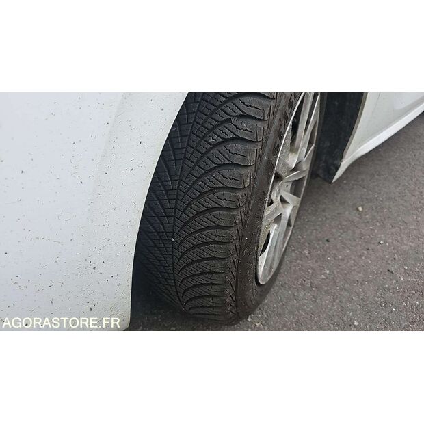 2015 Peugeot 208-47663598