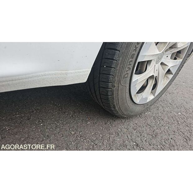 2015 Peugeot 208-47663602