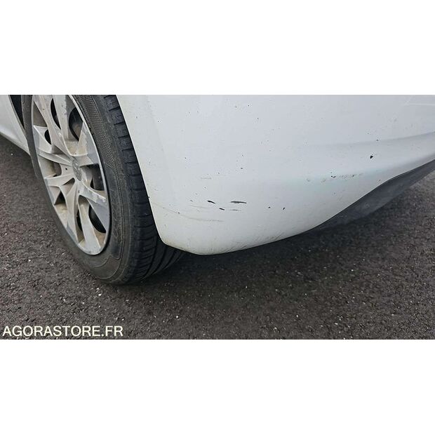 2015 Peugeot 208-47663603