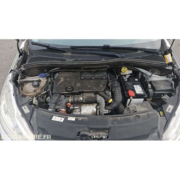 2015 Peugeot 208-47663606