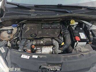 2015-peugeot-208-1460376-47663606