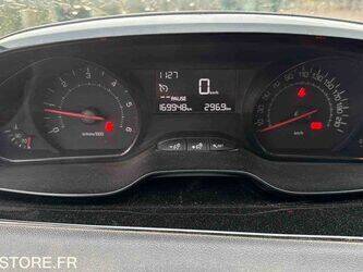 2015-peugeot-208-1460379-47663680