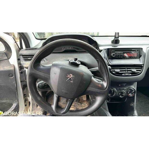2015 Peugeot 208-47663682