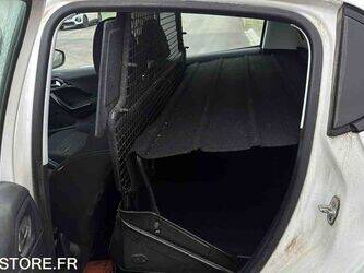 2015-peugeot-208-1460379-47663691