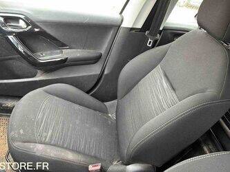 2015-peugeot-208-1460379-47663694
