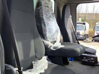 2012-renault-premium-1460380-47663746
