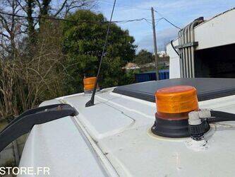 2012-renault-premium-1460380-47663769