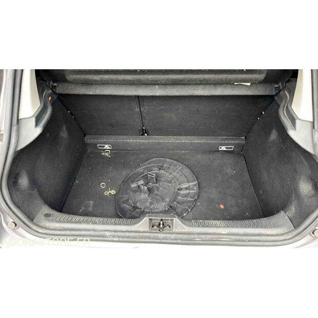 2012 Renault Clio-47664019