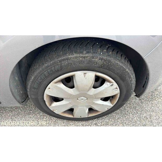 2012 Renault Clio-47664021