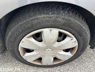 2012-renault-clio-1460386-47664021